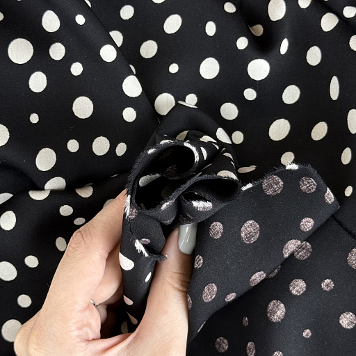 картинка Вискозный шелк "Горошек" мелкий на черном фоне от интернет магазина