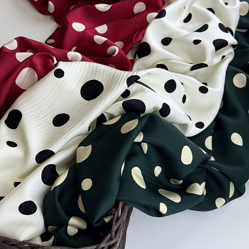 картинка Вискозный шелк "Горошек" крупный на белом фоне от интернет магазина