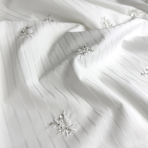 картинка Сорочечная полоска белая с вышивкой от интернет магазина