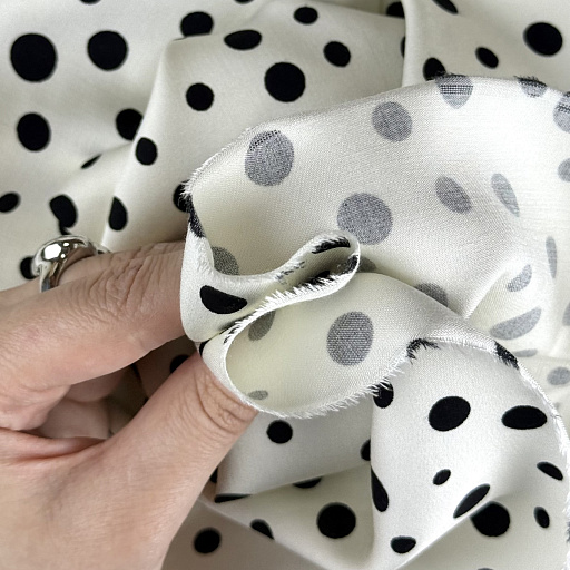 картинка Вискозный шелк "Горошек" мелкий на фоне айвори от интернет магазина