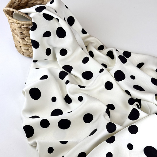 картинка Вискозный шелк "Горошек" крупный на фоне айвори от интернет магазина