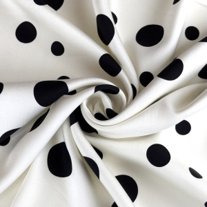 Вискозный шелк "Горошек" крупный на фоне айвори